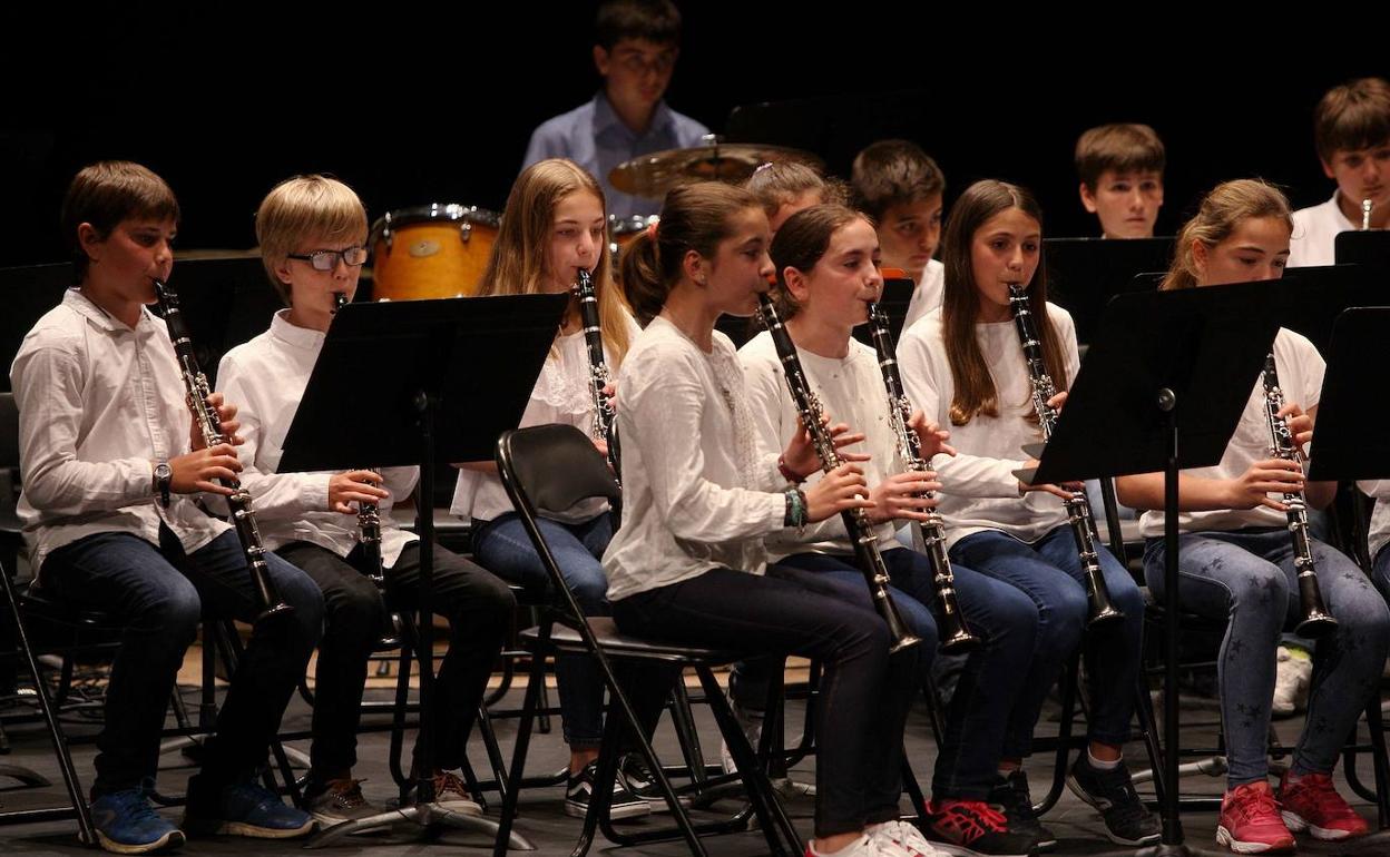 Aurreko edizio bateko emanaldi bat jasotzen duen argazkia.