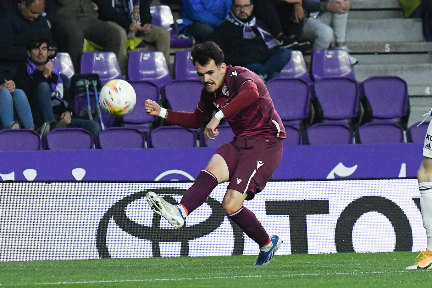 Fotos: El Sanse vence al Valladolid (1-2)
