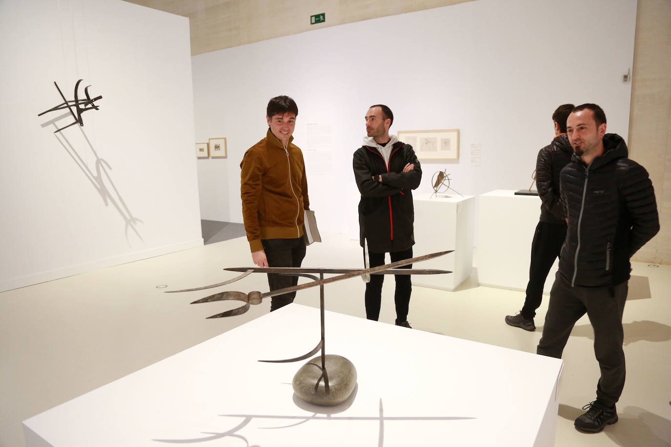 Fotos: Kukai dialoga con Chillida y Oteiza en la exposición de San Telmo