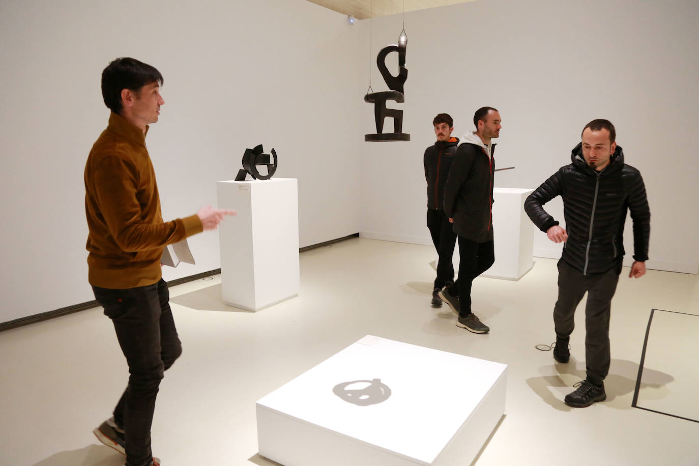 Fotos: Kukai dialoga con Chillida y Oteiza en la exposición de San Telmo