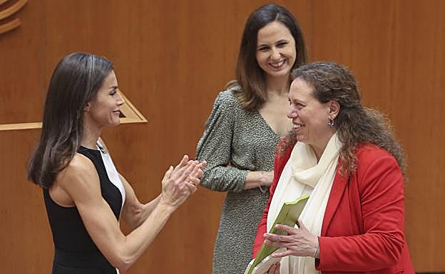 La reina ha vuelto a lucir brazos hipertonificados. 