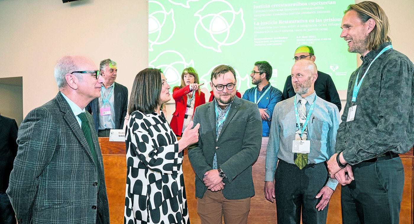 La consejera de Justicia, Beatriz Artolazabal, inauguró este jueves las jornadas de justicia reparativa en Bilbao. 