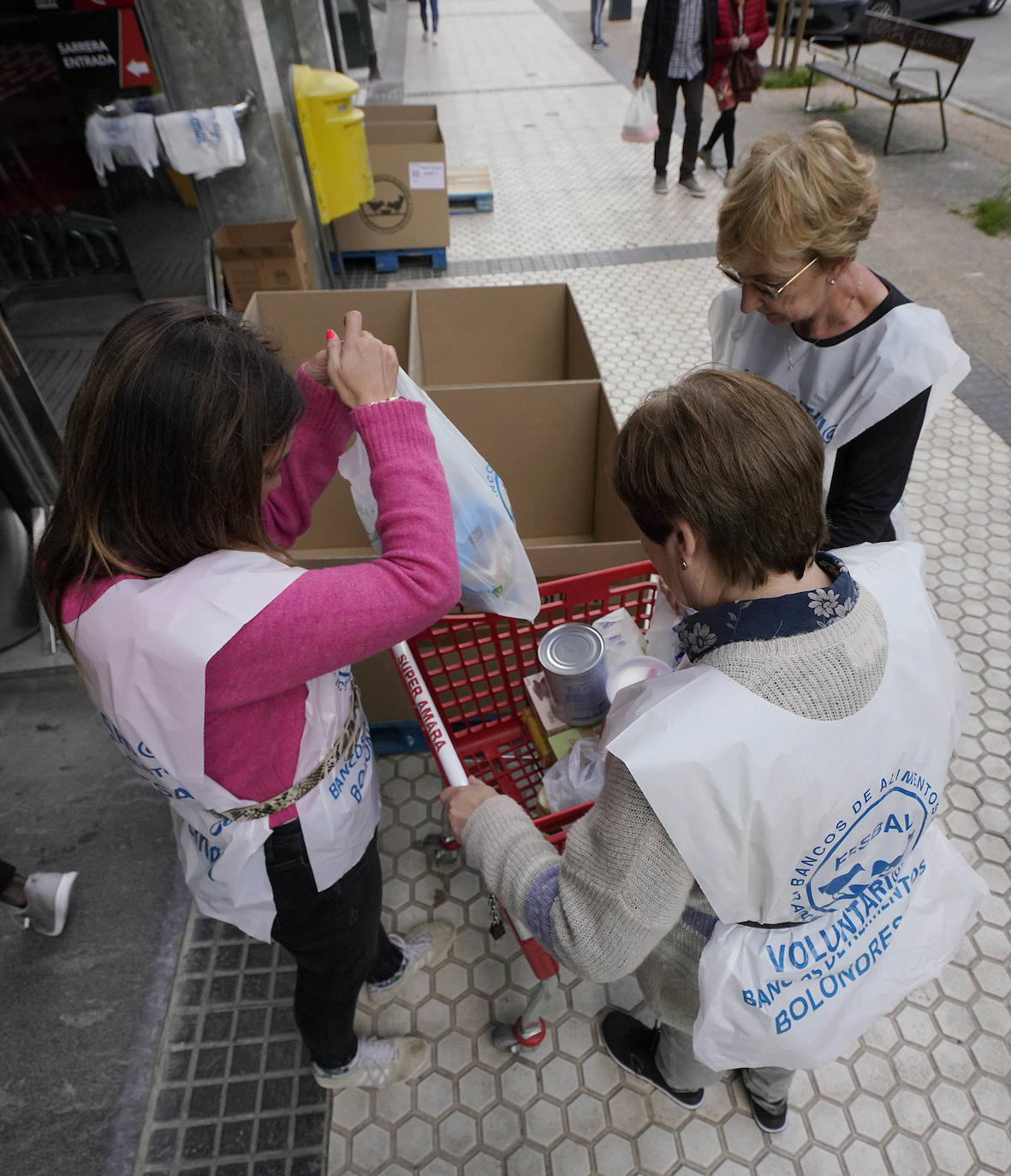 Fotos: Campaña de recogida del Banco de Alimentos de Gipuzkoa