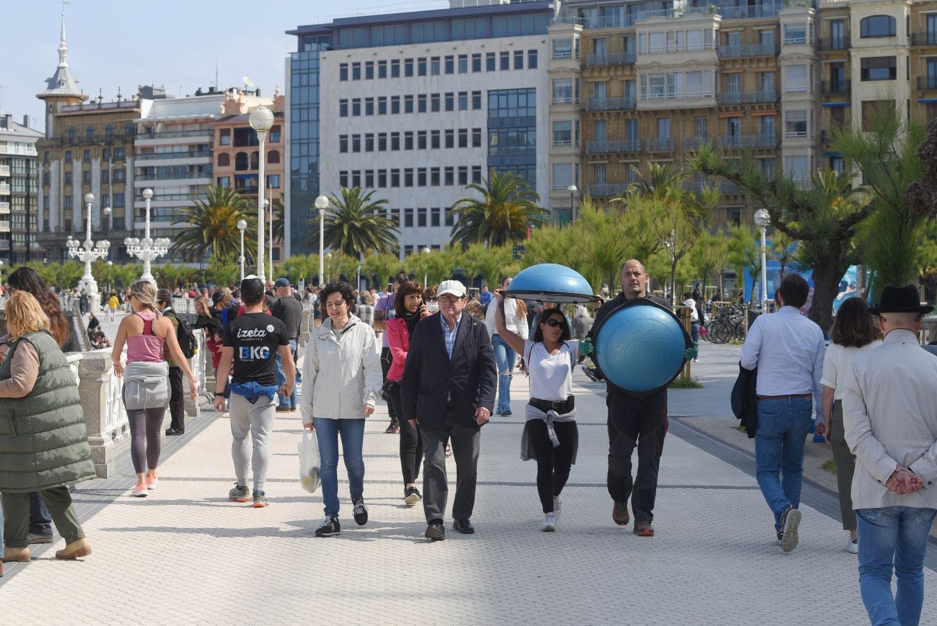 Fotos: Donostia disfruta de un sábado soleado y de agradables temperaturas