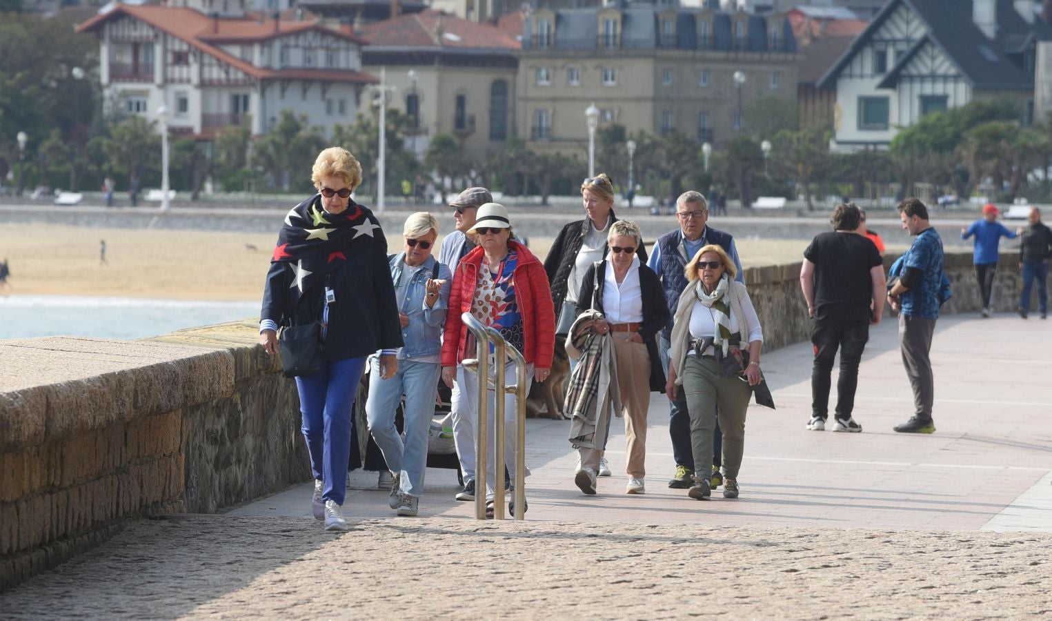 Fotos: Donostia disfruta de un sábado soleado y de agradables temperaturas