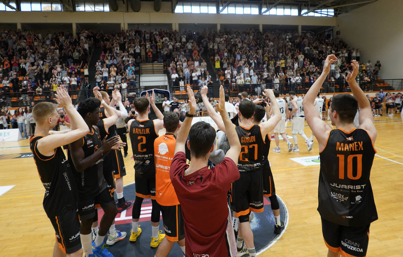 Fotos: Histórico triunfo del Juaristi Iraurgi ante el Acunsa GBC