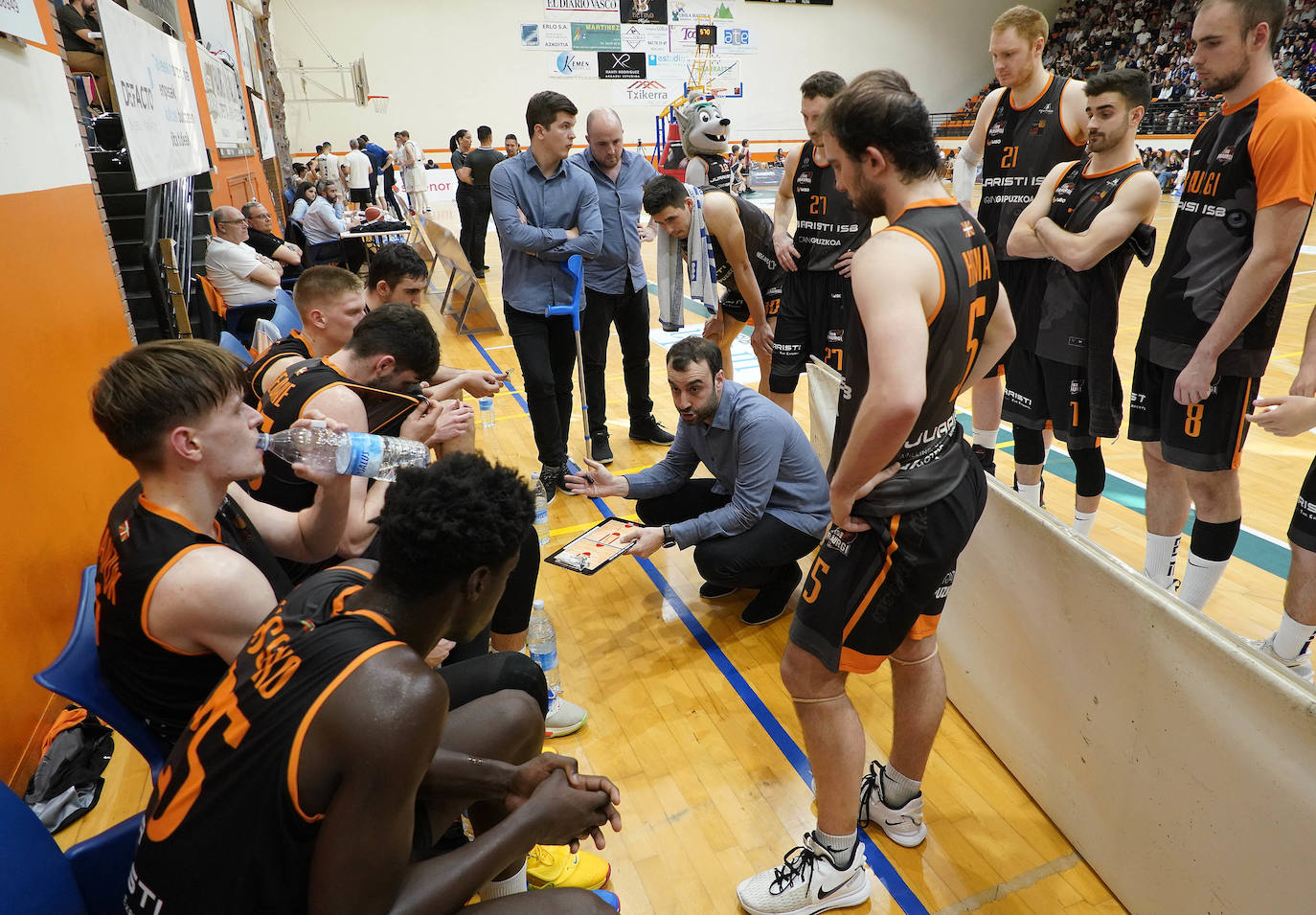 Fotos: Histórico triunfo del Juaristi Iraurgi ante el Acunsa GBC