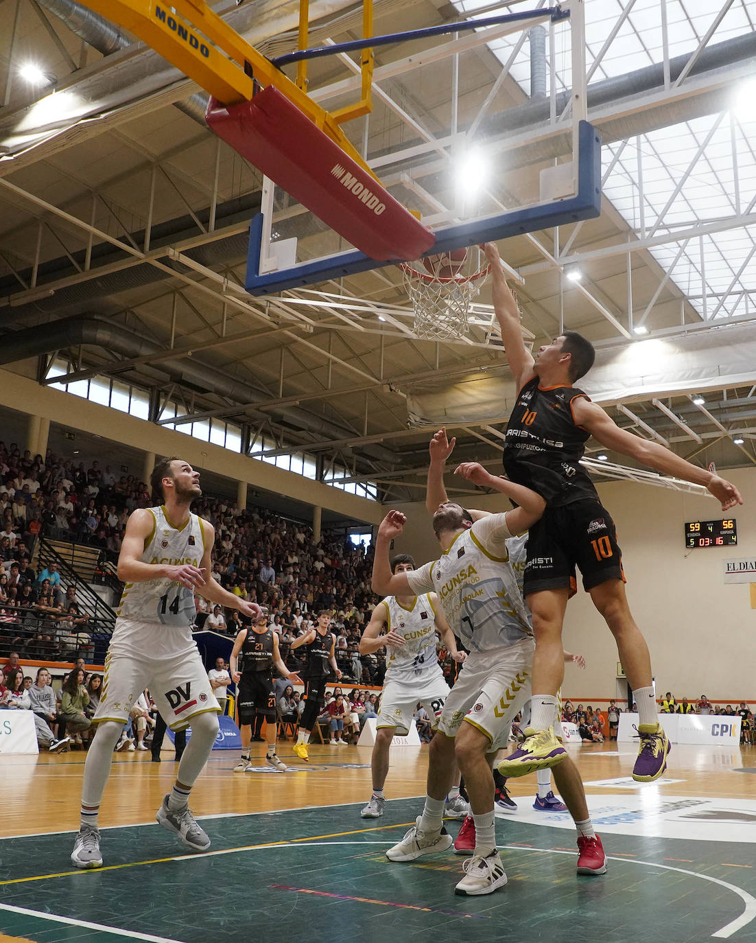 Fotos: Histórico triunfo del Juaristi Iraurgi ante el Acunsa GBC