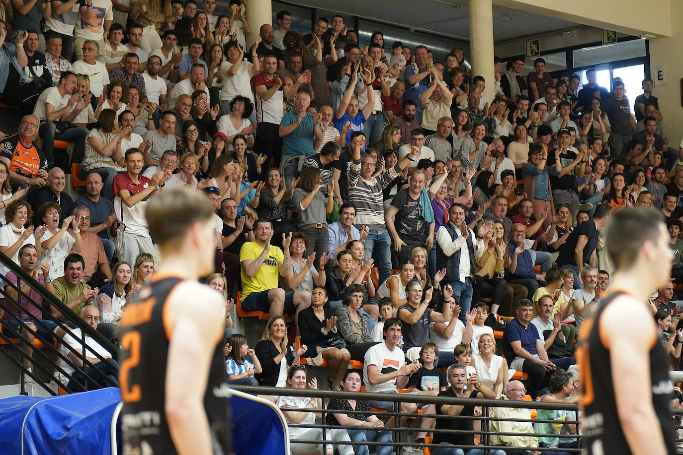 Fotos: Histórico triunfo del Juaristi Iraurgi ante el Acunsa GBC