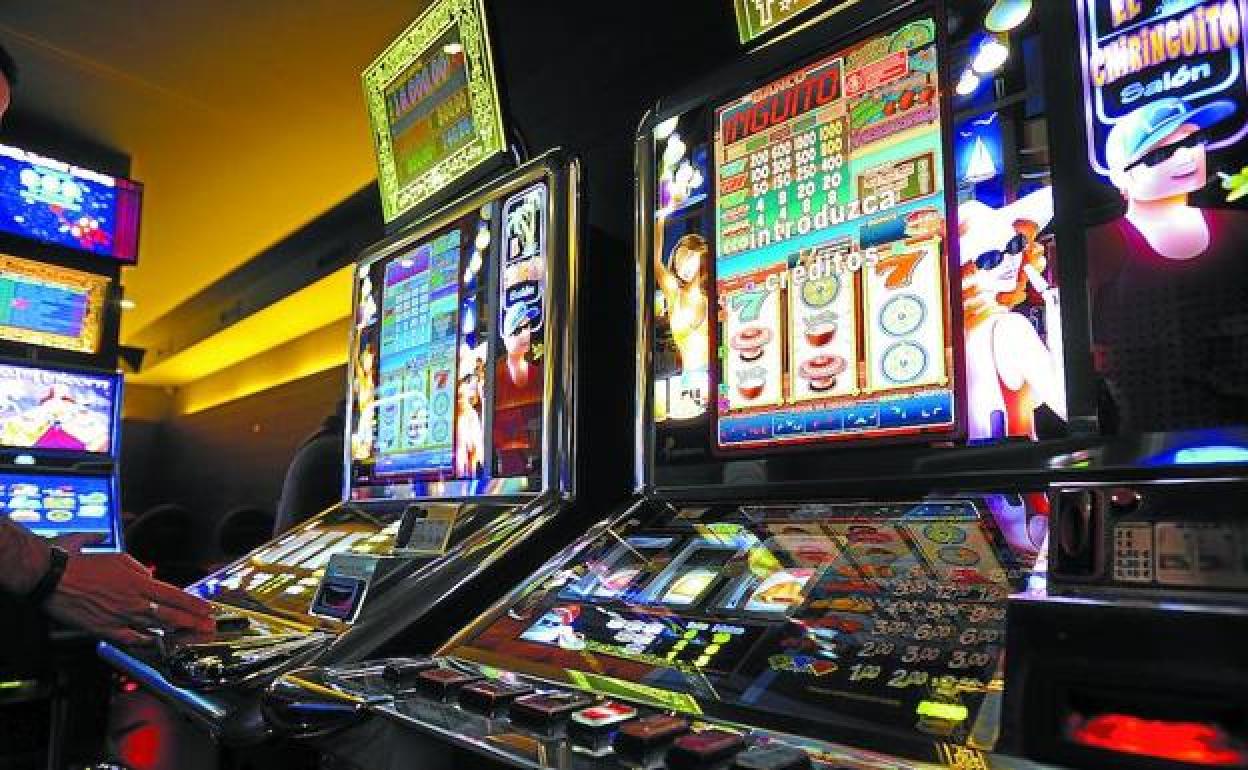 Causa daños por valor de 200.000 euros en una salón de juego de Ondarroa con una botella