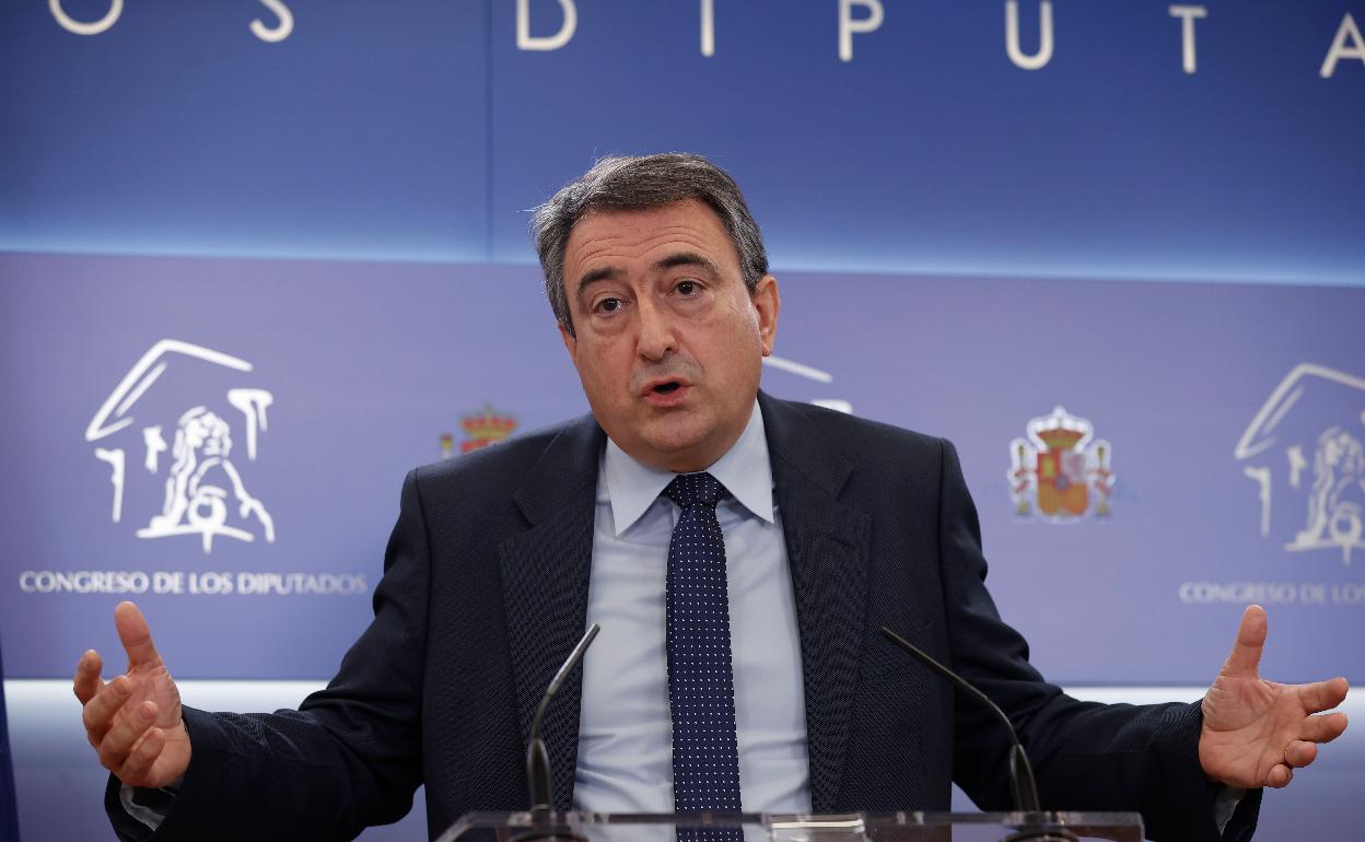 Aitor Esteban, portavoz del PNV en el Congreso, durante una rueda de prensa. 