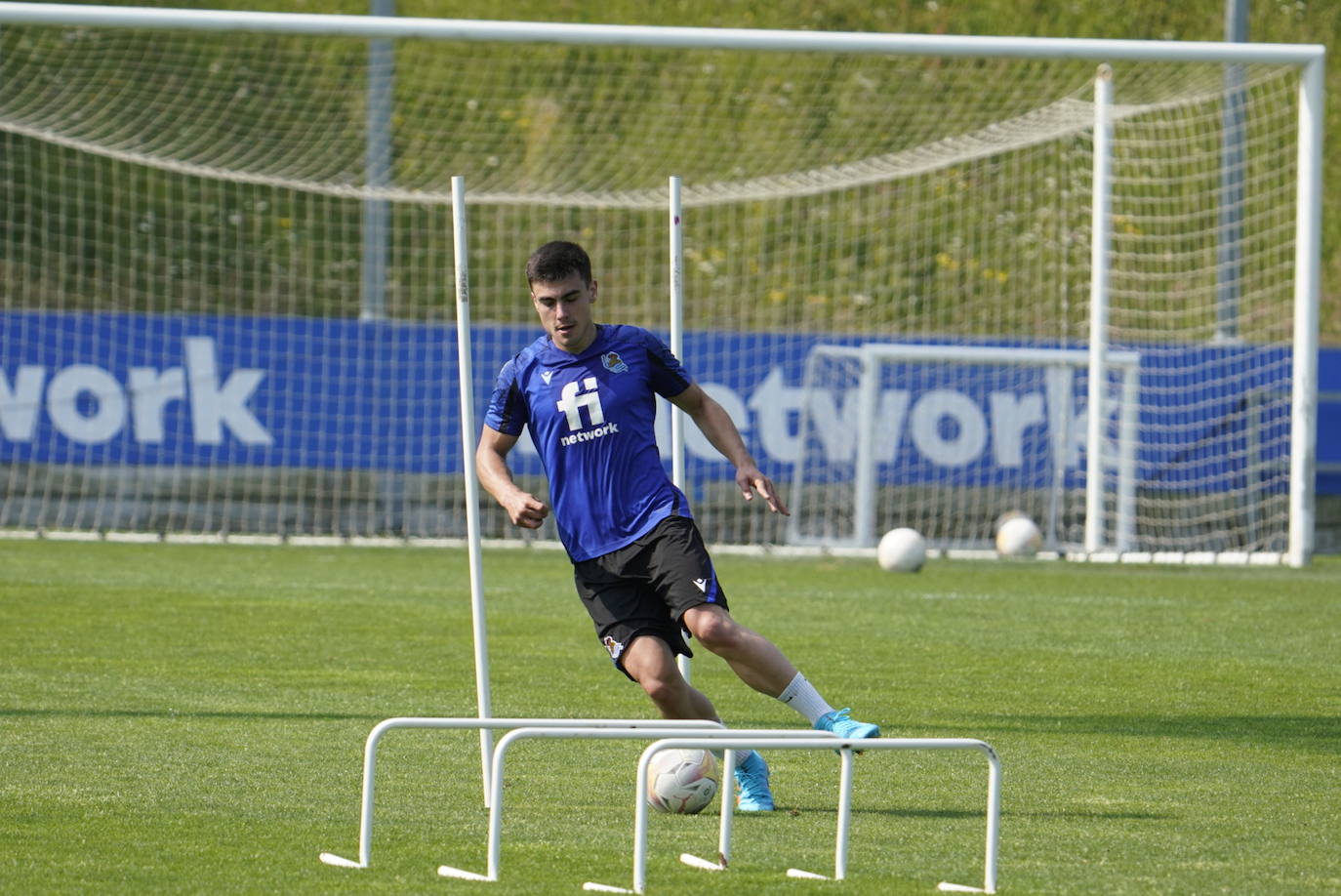 Fotos: Barrenetxea ya toca balón en Zubieta