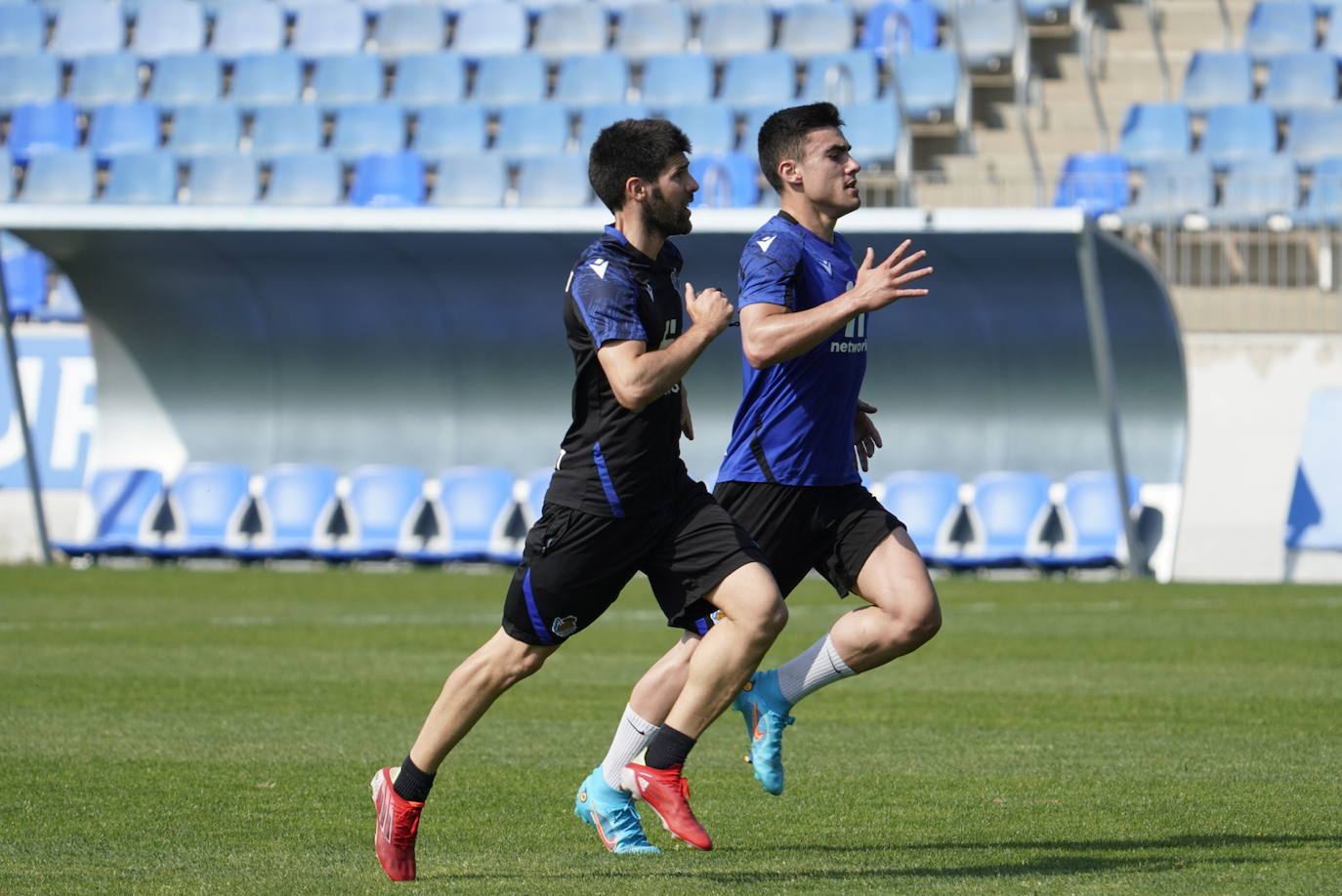 Fotos: Barrenetxea ya toca balón en Zubieta