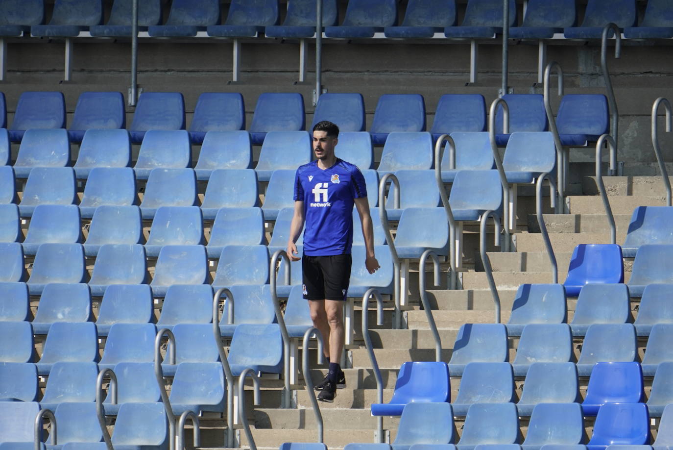 Fotos: Barrenetxea ya toca balón en Zubieta