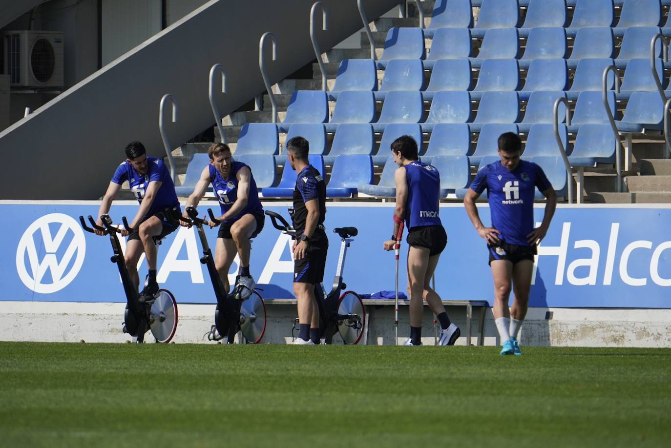 Fotos: Barrenetxea ya toca balón en Zubieta