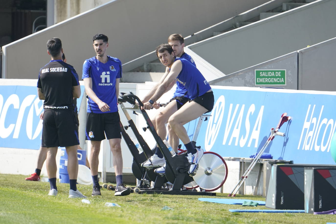 Fotos: Barrenetxea ya toca balón en Zubieta