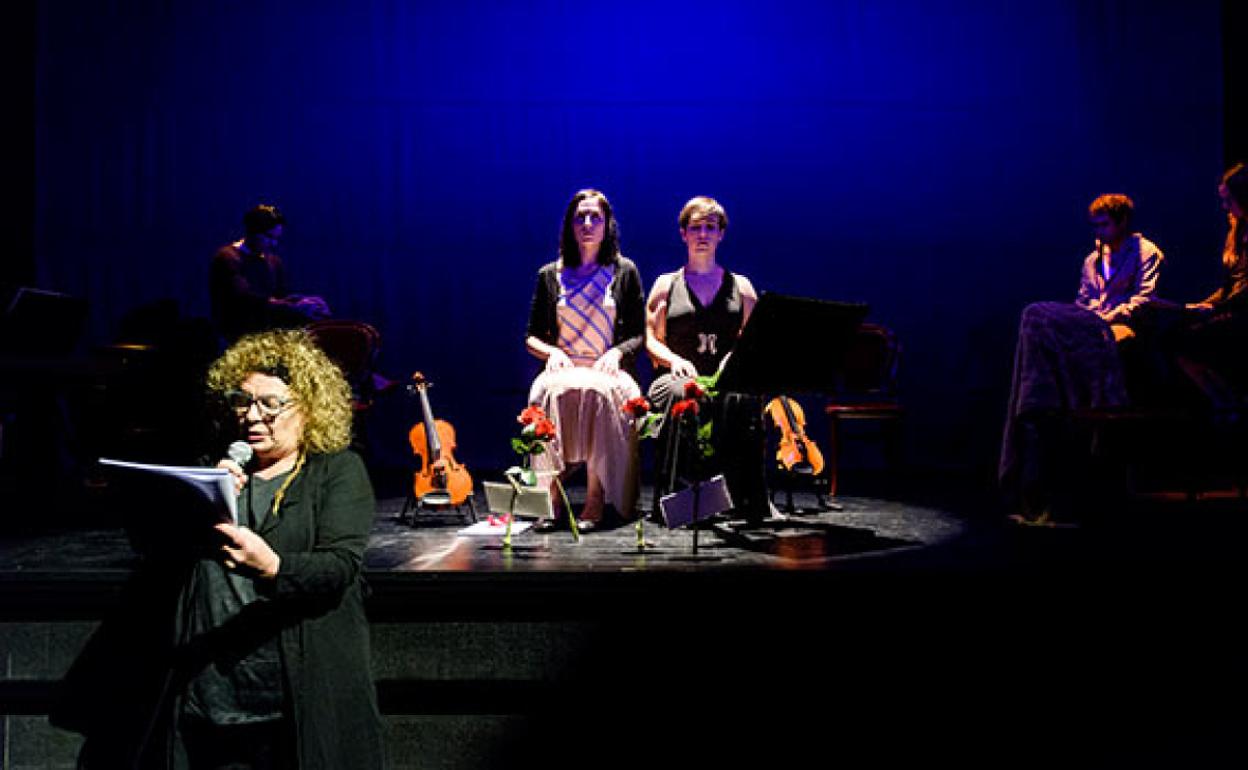 Teatro: Hika representa el «thriller poético» 'La tarara' en el Victoria Eugenia