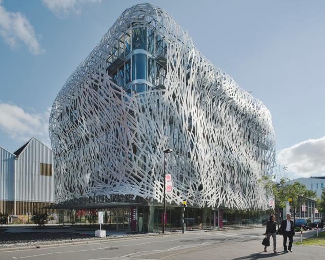 Edificio singular del barrio de la Creación ©Martin Argyroglo LVAN