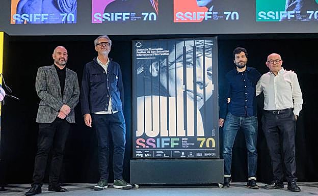 Fernandez, Viglione, Kiku Aromir y Rebordinos, con el cartel del Festival.
