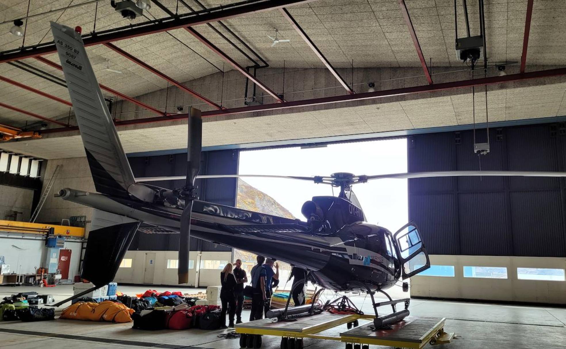 Preparativos en el hangar. 