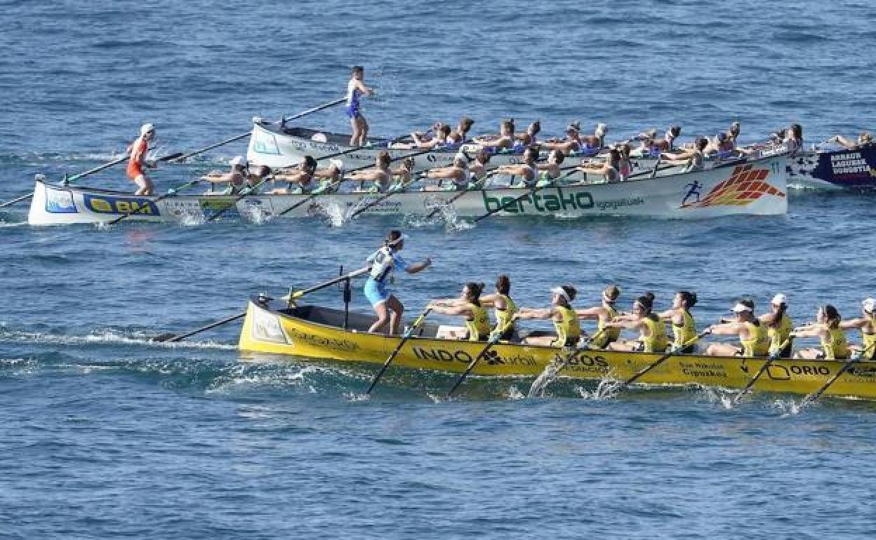 La Liga Euskotren de remo 2022 decidirá a la trainera ganadora en 16 regatas. 