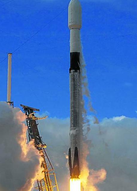 Imagen - Despegue de la misión Transporter-1, que en enero de 2021 puso en órbita 143 satélites | SPACE X