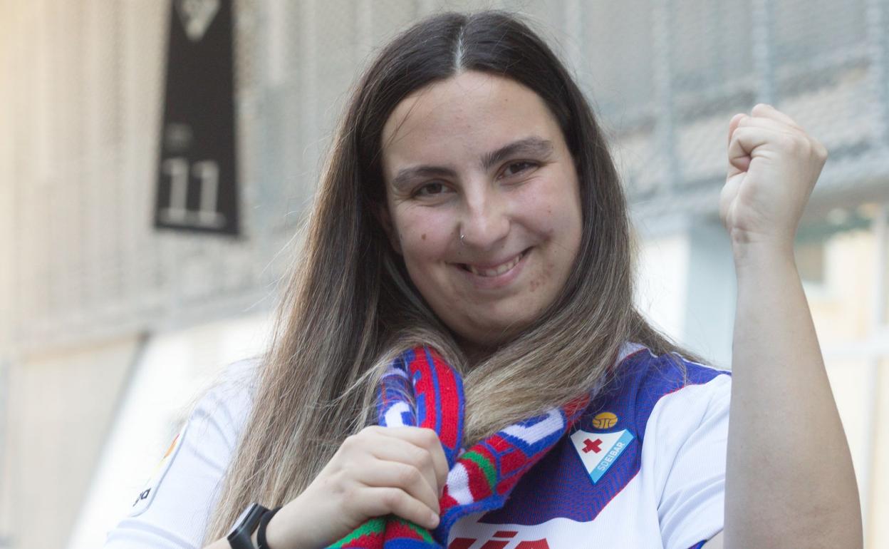 Mireia Areitio desea poder celebrar el ascenso del Eibar este sábado, pero lo ve difícil. 