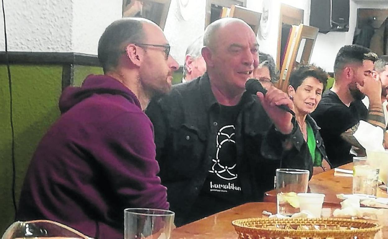 Giro bikaina sortu zen bertso afarian, Aldeguna elkartean. 