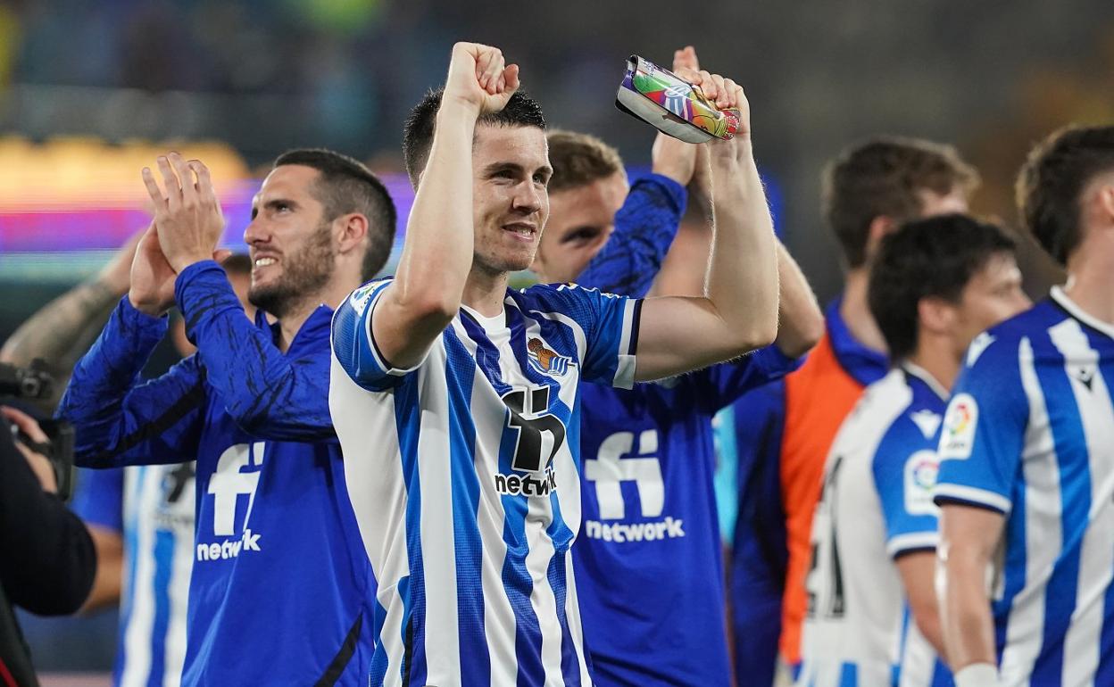 Los realistas celebran la clasificación para la Europa League tras ganar en Villarreal. 