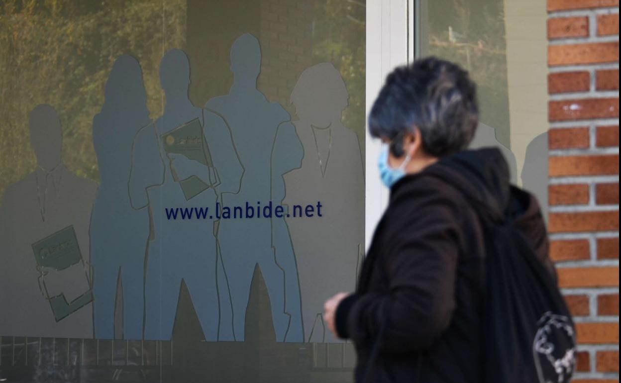 Políticas sociales: Lanbide cierra la puerta al uso obligatorio de la huella digital para evitar el fraude de la RGI