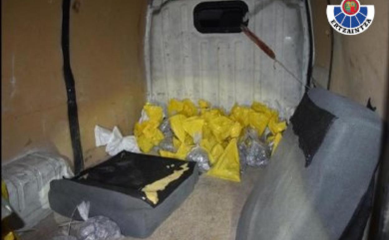 Interior de una de las furgonetas implicadas en los robos.