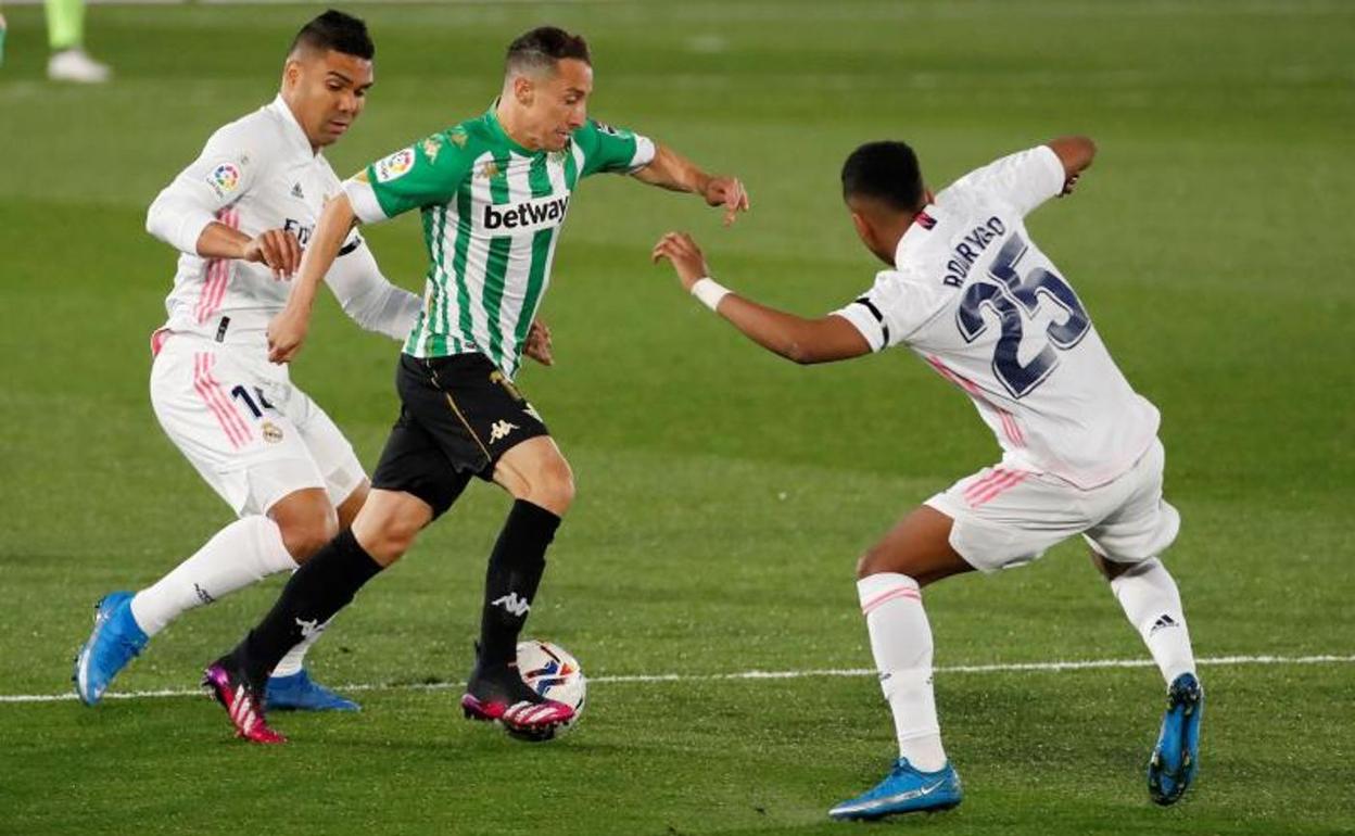 El Real Madrid tiene que ganar al Betis para echar una mano a la Real Sociedad, que aspira a terminar quinta