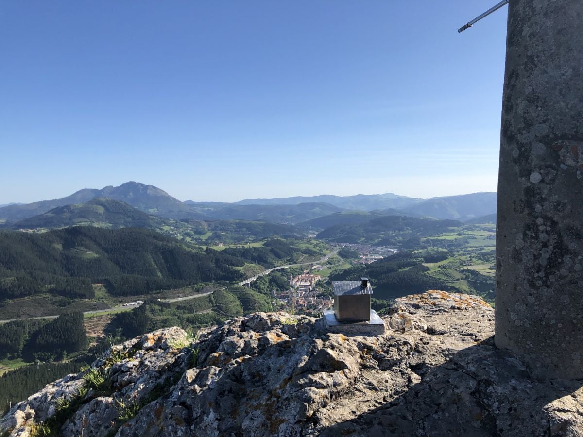 Fotos: Aitzorrotz, una cima con mucha historia