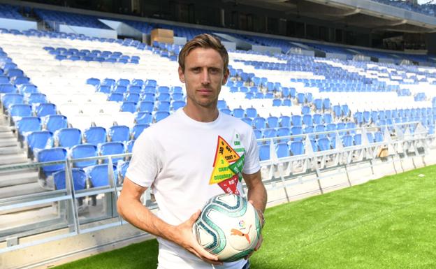 Nacho Monreal en el Reale Arena. 