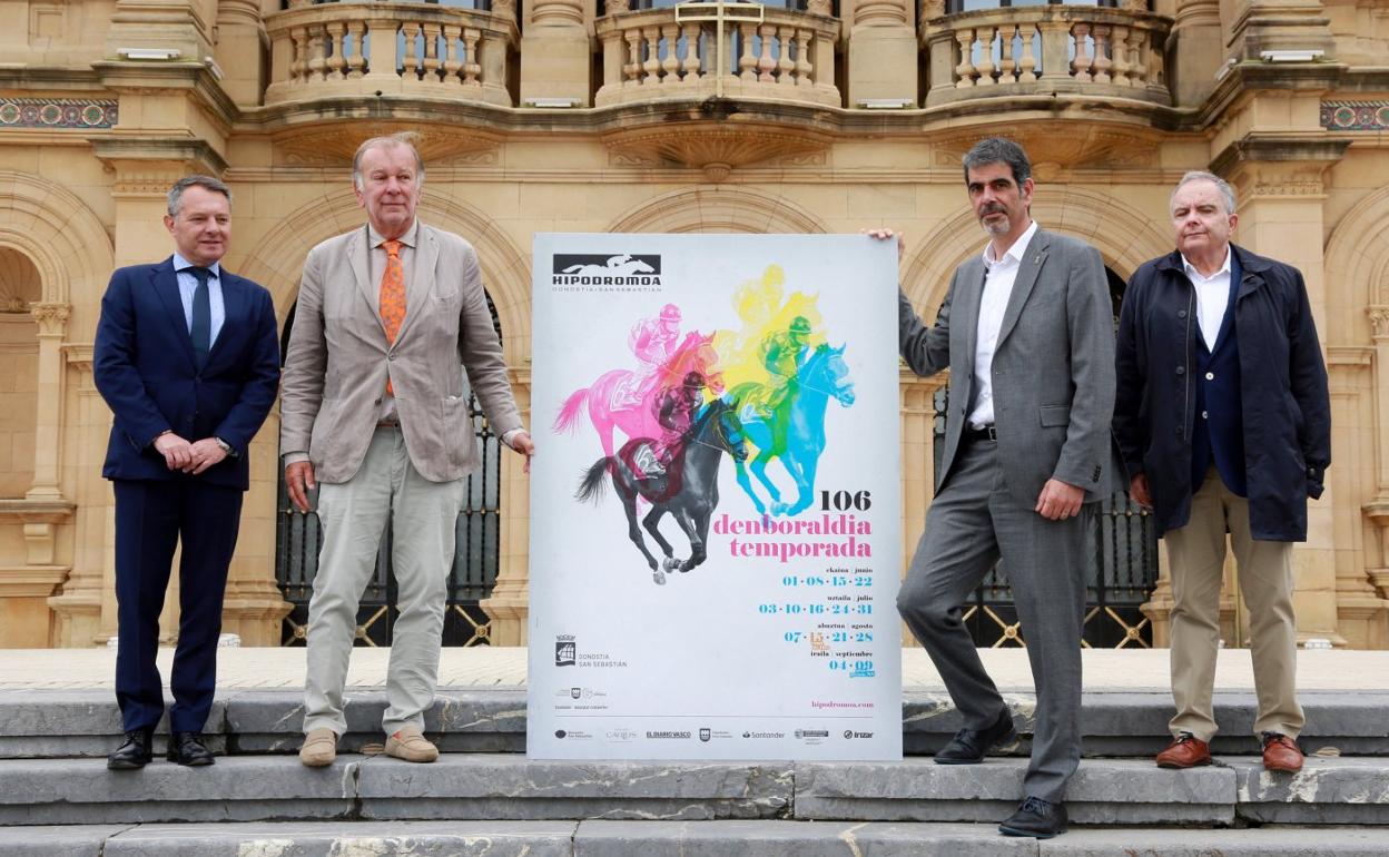 Zurro, Carrus, Goia y Ocio durante la preentación ayer en el consistorio donostiarra. 