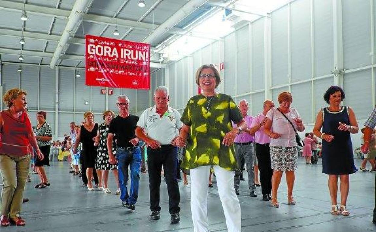 Imagen de la comida de hace cuatro años, antes de la pandemia, con la sesión de baile posterior a la comida.