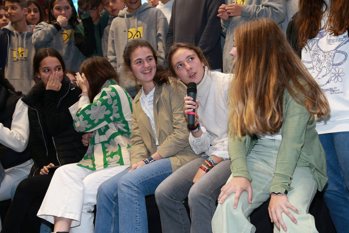 Una de las jóvenes alumnas guipuzcoanas que ha hablado con las presentadoras.