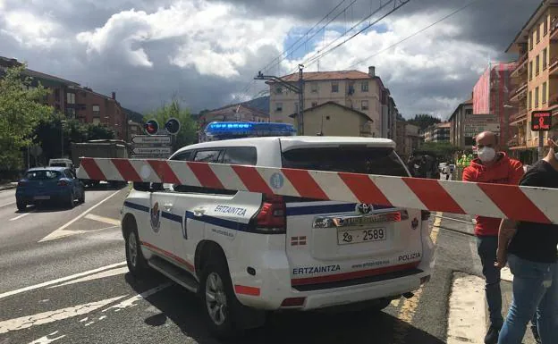 Fallece una joven de 17 años arrollada por el tren en un paso a nivel en Bizkaia