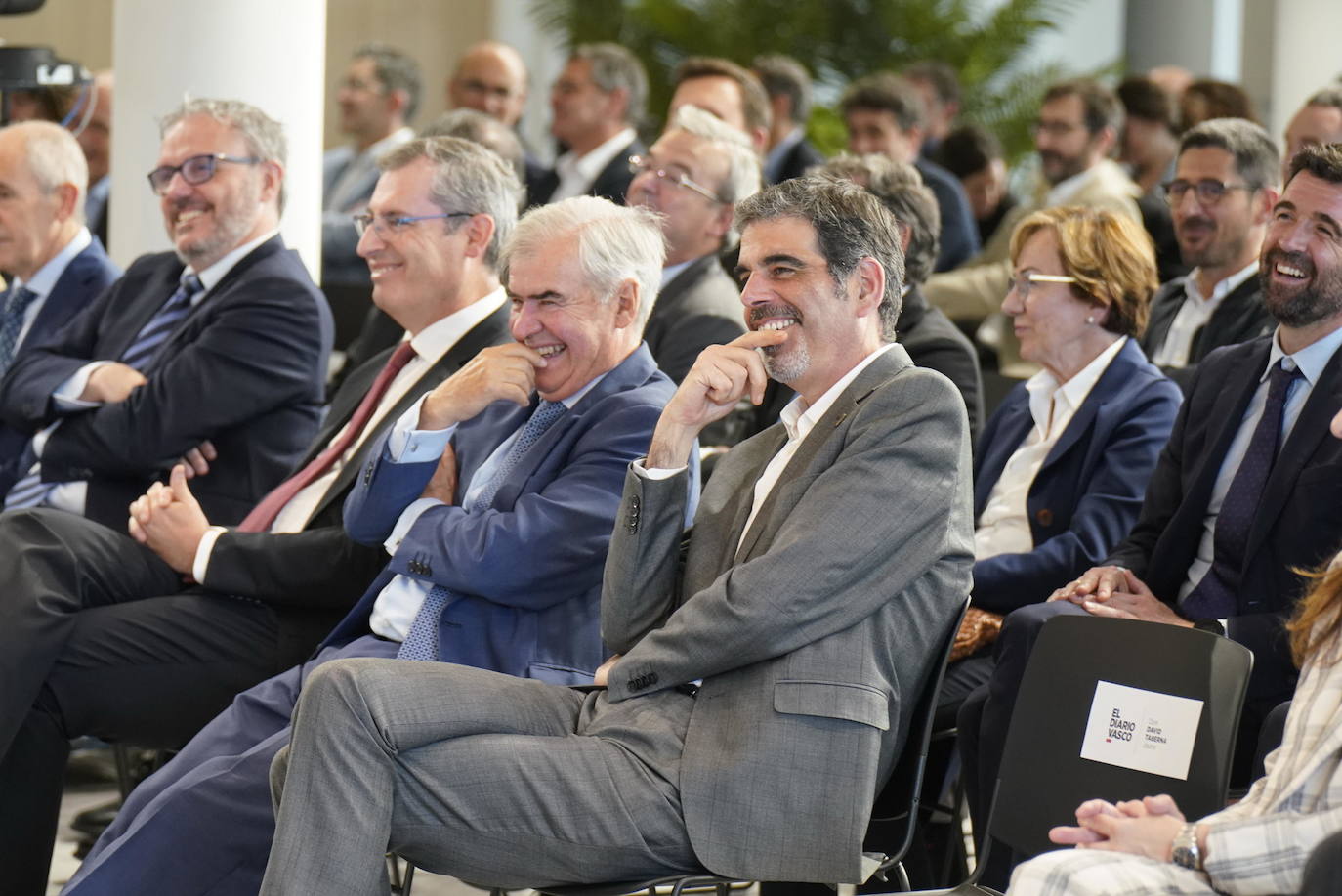 Olano, Bergareche y Goia, en un momento distendido de la charla de periodistas. 