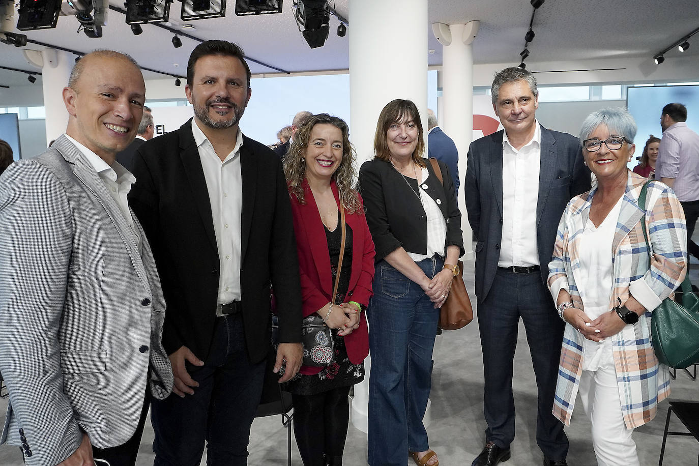 Óscar Téllez, Agustín Valdivia, Maíder Laínez, Maite Arana, Alfonso Gurpegui y Izaskun Gómez. 