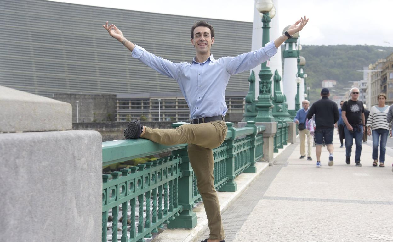 Ion Agirretxe, ayer, ante el mismo Kursaal donde actúa esta tarde. 