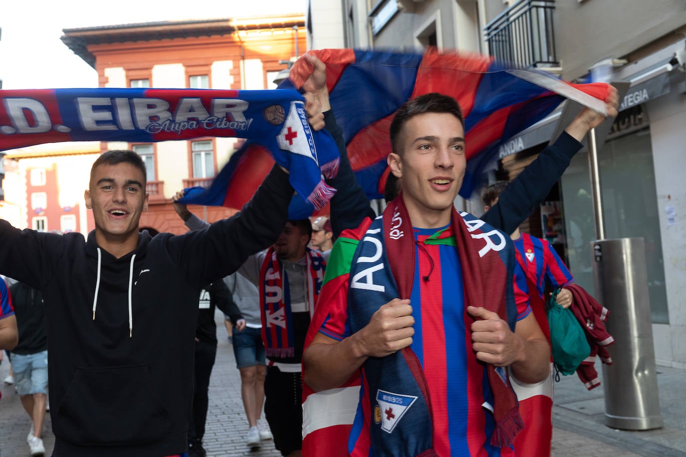 Fotos: La afición se vuelca con el Eibar