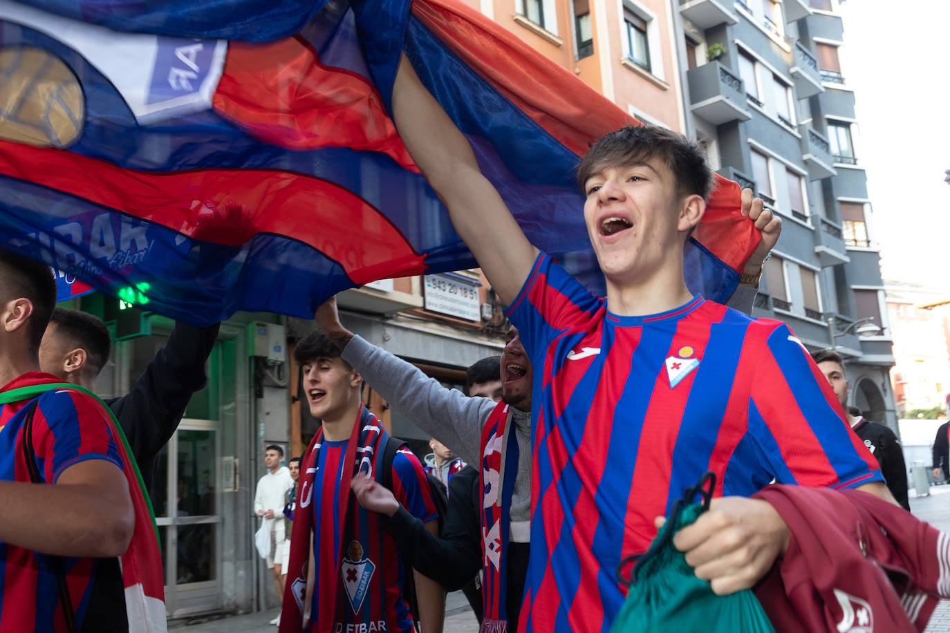 Fotos: La afición se vuelca con el Eibar