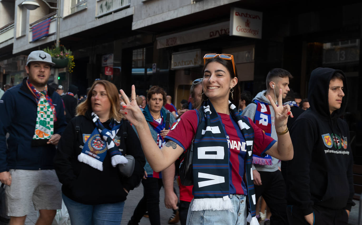 Fotos: La afición se vuelca con el Eibar