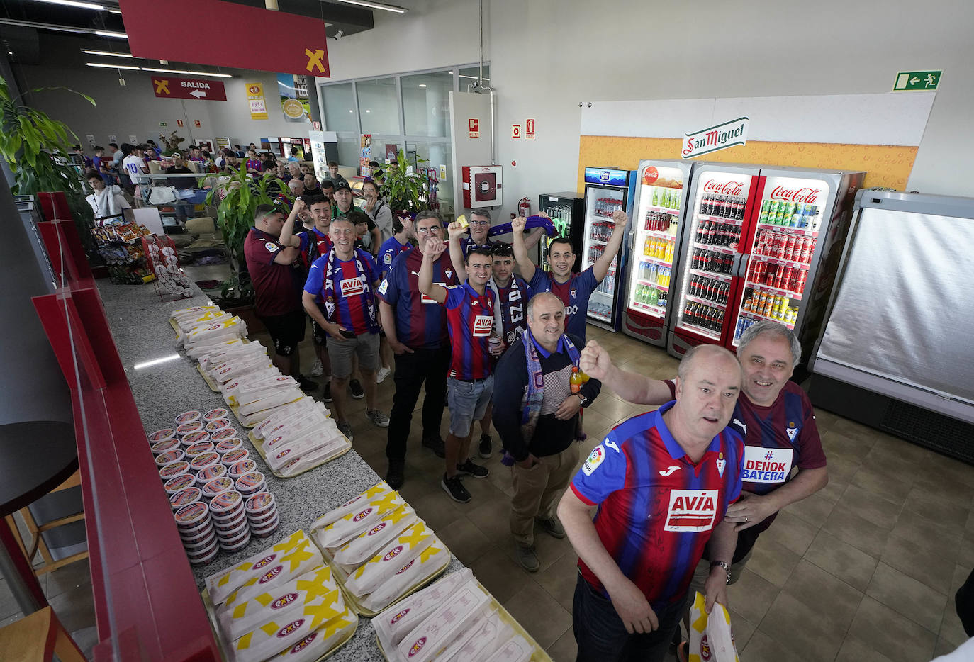 Fotos: La afición se vuelca con el Eibar