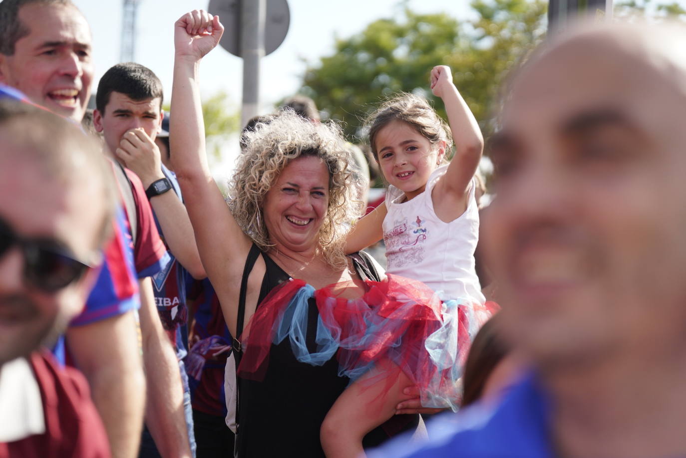 Fotos: La afición se vuelca con el Eibar