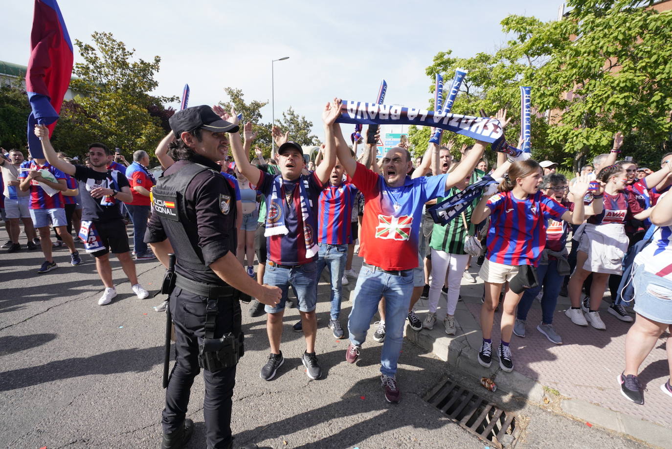Fotos: La afición se vuelca con el Eibar