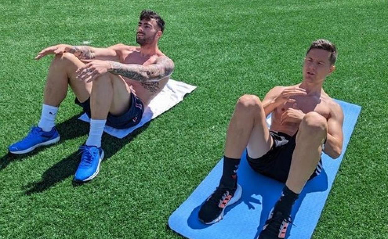 Diego Rico y Ander Herrera, entrenando juntos.