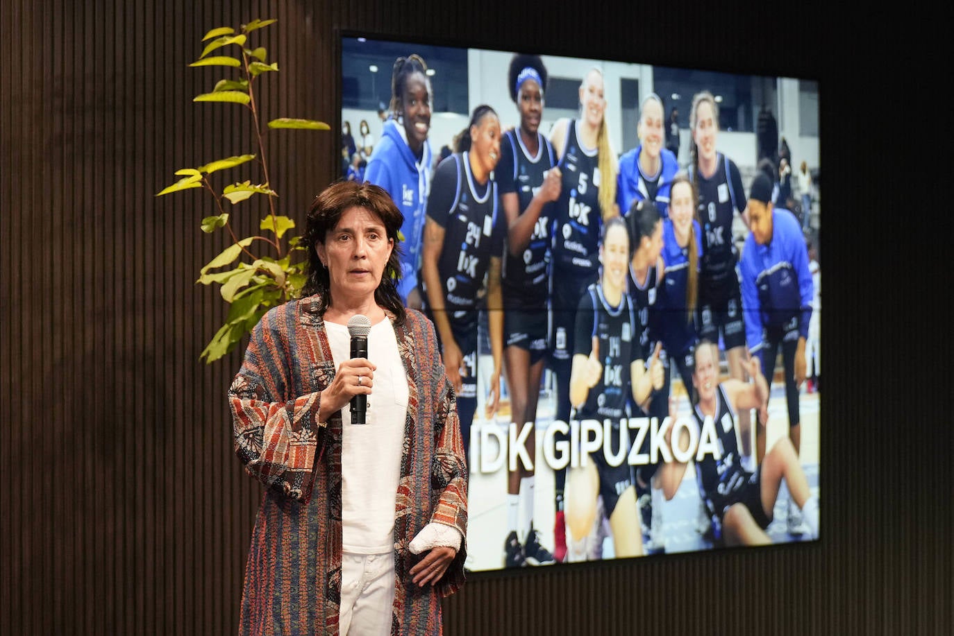 Fotos: Reconocimiento y una foto en el Reale Arena como recuerdo