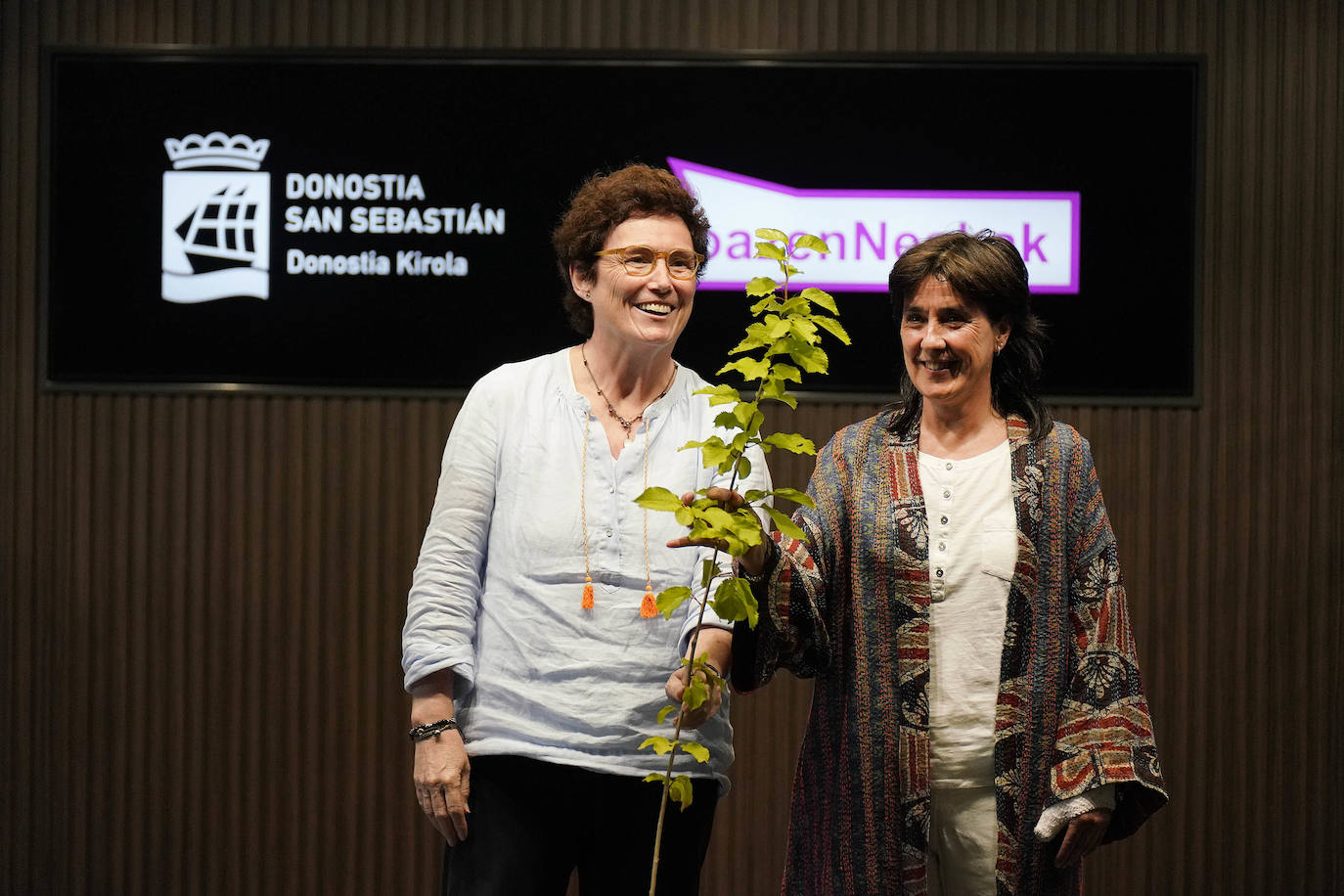 Fotos: Reconocimiento y una foto en el Reale Arena como recuerdo